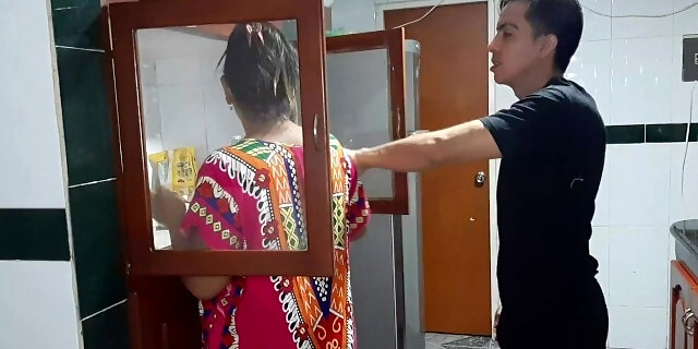 blowjob,kitchen,stepmom